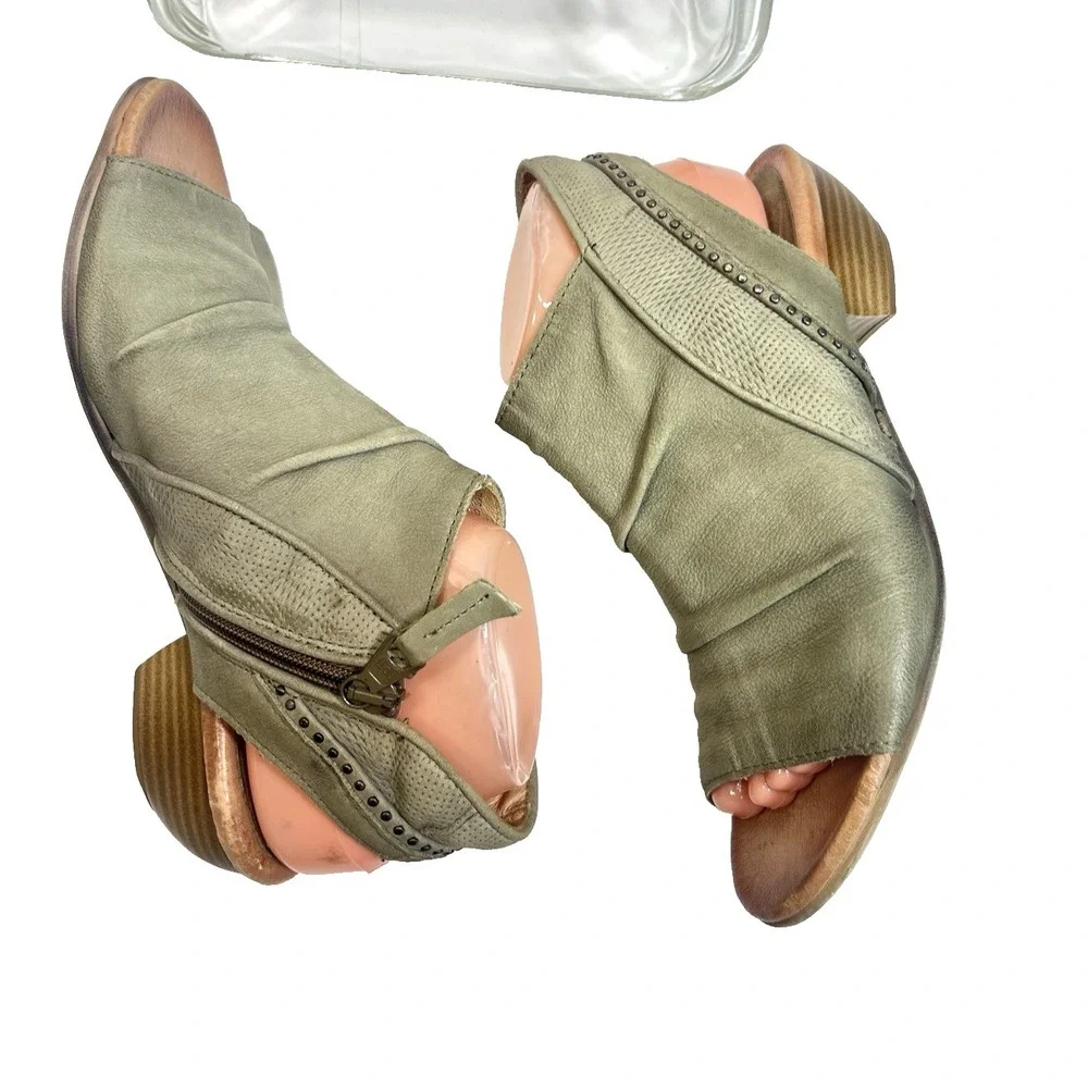 Miz Mooz Green Sandals Slouch Studded‎ Leather Low Heeled Size 39 8.5-9 US